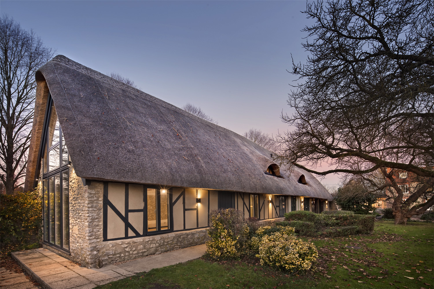 Photography by Dan Paton showcasing the new extension and barn conversion at Manor Farm, Wooton Village, Boars Hill, Oxford, by Transition by Design.